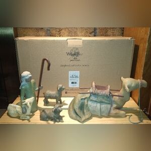 New in Box Willow Tree by Susan Lordi Shepherd and Stable Animals #26105